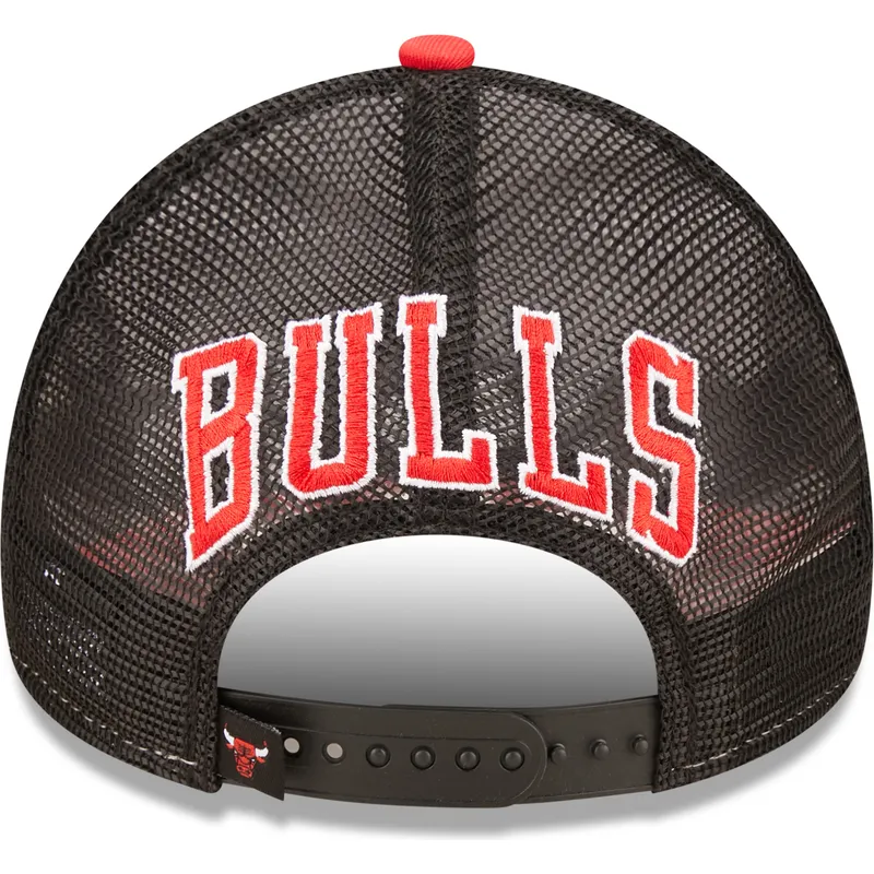 weisse-schwarze-und-rote-trucker-kappe-a-frame-team-colour-der-chicago-bulls-nba-von-new-era