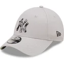 mutzen-gebogen-grau-verstellbares-band-9forty-seasonal-infill-der-new-york-yankees-mlb-von-new-era