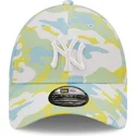 mutzen-gebogen-grun-verstellbares-band-9forty-all-over-print-seasonal-der-new-york-yankees-mlb-von-new-era