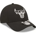 schwarze-verstellbare-curved-cap-9forty-repreve-monochrom-der-chicago-bulls-nba-von-new-era