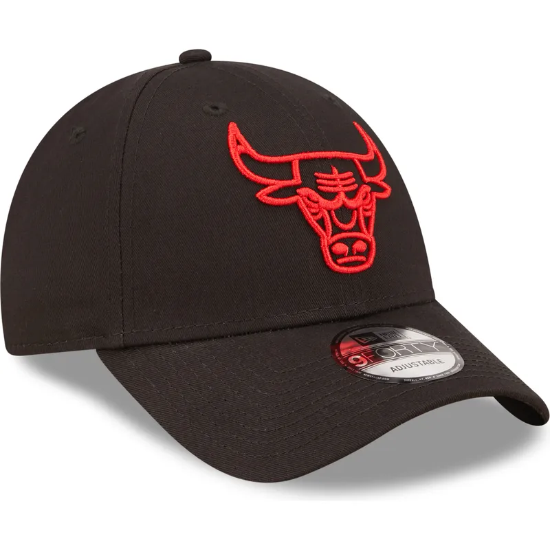 schwarze-verstellbare-curved-cap-mit-rotem-logo-9forty-neon-outline-von-chicago-bulls-nba-von-new-era