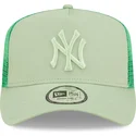 mutzen-gebogen-grun-snapback-claro-a-frame-tonal-mesh-der-new-york-yankees-mlb-von-new-era