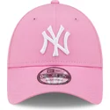 mutzen-gebogen-rosa-verstellbares-band-9forty-league-essential-der-new-york-yankees-mlb-von-new-era