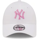 mutzen-gebogen-weiss-verstellbares-band-rosa-9forty-league-essential-der-new-york-yankees-mlb-von-new-era
