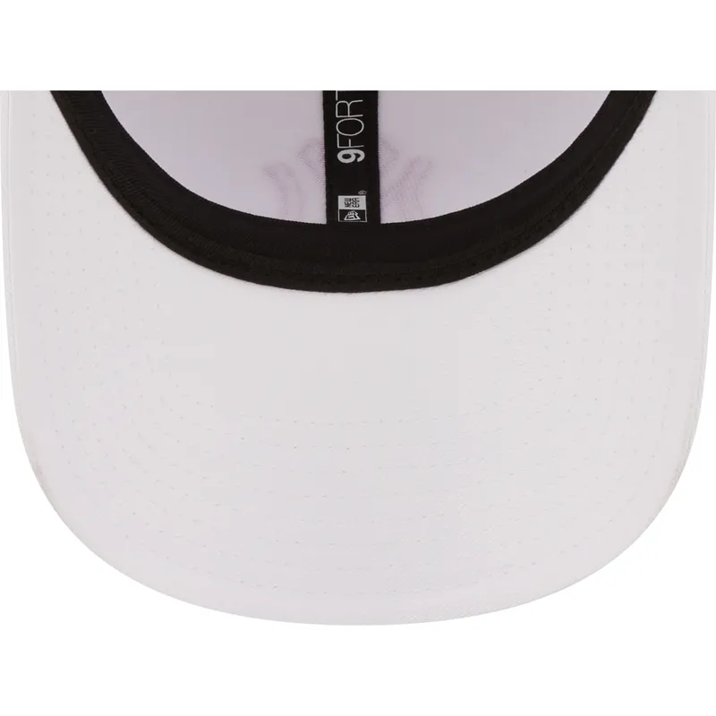 mutzen-gebogen-weiss-verstellbares-band-rosa-9forty-league-essential-der-new-york-yankees-mlb-von-new-era