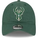 grune-verstellbare-curved-cap-9twenty-draft-edition-2023-der-milwaukee-bucks-nba-von-new-era