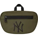 grune-gurteltasche-mit-schwarzem-logo-micro-von-new-york-yankees-mlb-von-new-era