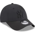mutzen-gebogen-schwarz-verstellbares-band-9forty-multi-texture-der-new-york-yankees-mlb-von-new-era