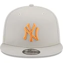 mutzen-flach-beige-snapback-9fifty-side-patch-der-new-york-yankees-mlb-von-new-era
