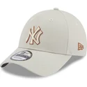 mutzen-gebogen-beige-verstellbares-band-9forty-team-outline-der-new-york-yankees-mlb-von-new-era