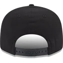 schwarze-snapback-kappe-mit-flachem-schirm-und-braunem-logo-9fifty-league-essential-der-new-york-yankees-mlb-von-new-era