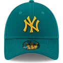 mutzen-gebogen-grun-verstellbares-band-9forty-league-essential-der-new-york-yankees-mlb-von-new-era