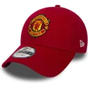 rote-verstellbare-9forty-essential-kappe-mit-gebogenem-schirm-von-manchester-united-football-club-von-new-era
