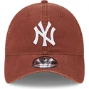 verstellbare-braune-9twenty-league-essential-curved-cap-der-new-york-yankees-mlb-von-new-era