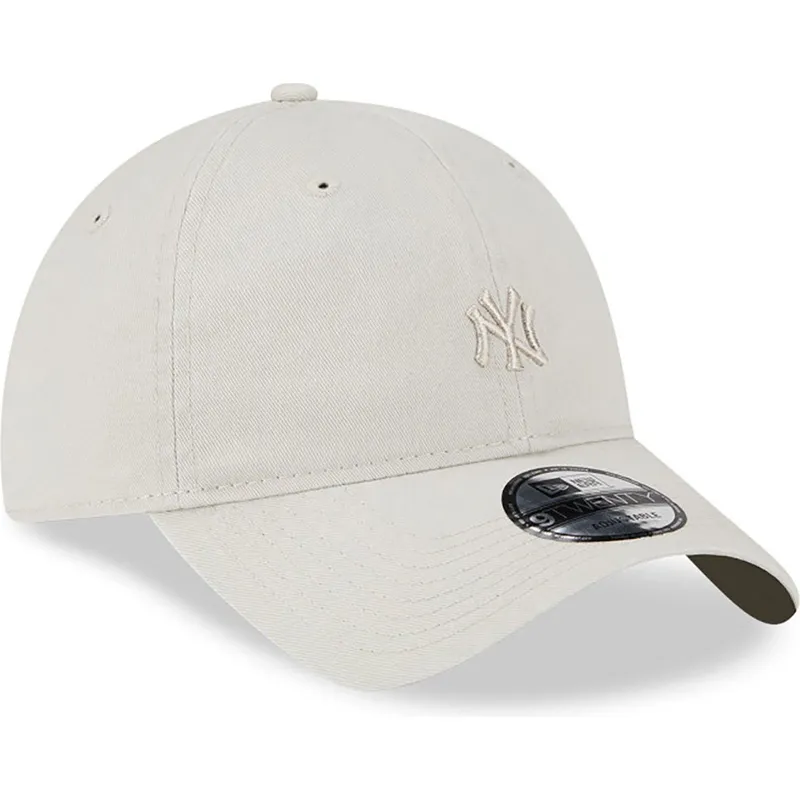 beigefarbene-verstellbare-kappe-mit-gebogenem-schirm-und-beigem-9twenty-mini-logo-der-new-york-yankees-mlb-von-new-era