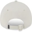 beige-verstellbare-kappe-mit-gebogenem-schirm-und-beigem-9twenty-mini-logo-der-new-york-yankees-mlb-von-new-era