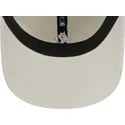 beige-verstellbare-kappe-mit-gebogenem-schirm-und-beigem-9twenty-mini-logo-der-new-york-yankees-mlb-von-new-era