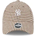 verstellbare-braun-weisse-damenkappe-9forty-hahnentritt-der-new-york-yankees-mlb-von-new-era