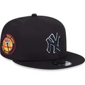 marineblaue-flache-snapback-kappe-mit-marineblauen-logo-9fifty-side-patch-script-der-new-york-yankees-mlb-von-new-era