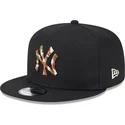 schwarze-flache-snapback-kappe-mit-braunem-logo-9fifty-seasonal-infill-von-new-york-yankees-mlb-von-new-era