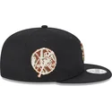 schwarze-flache-snapback-kappe-mit-braunem-logo-9fifty-seasonal-infill-von-new-york-yankees-mlb-von-new-era