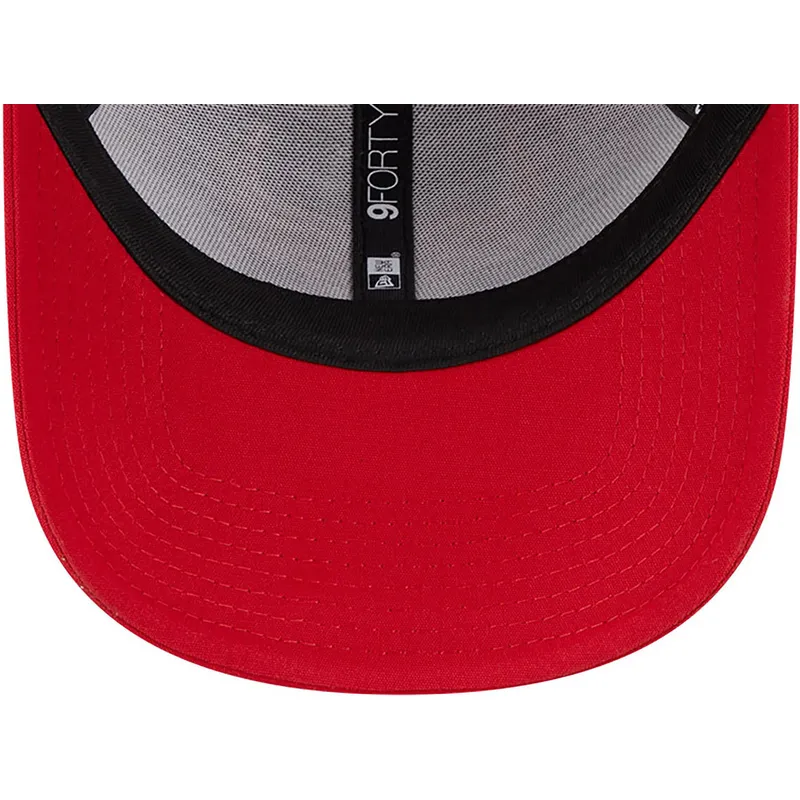 rote-verstellbare-curved-cap-mit-rotem-logo-9forty-repreve-outline-der-chicago-bulls-nba-von-new-era