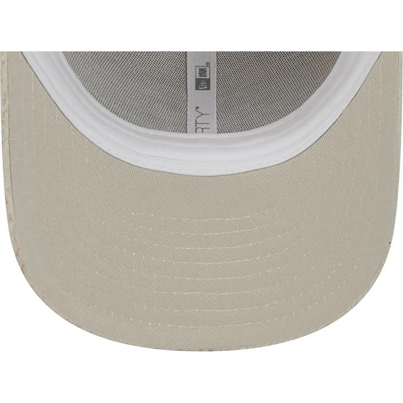 mutzen-gebogen-beige-verstellbares-band-9forty-teddy-der-new-york-yankees-mlb-von-new-era
