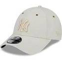 beige-verstellbare-kappe-mit-gebogenem-schirm-und-beigem-logo-9forty-washed-canvas-der-new-york-yankees-mlb-von-new-era