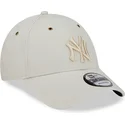 beige-verstellbare-kappe-mit-gebogenem-schirm-und-beigem-logo-9forty-washed-canvas-der-new-york-yankees-mlb-von-new-era