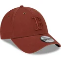 verstellbare-braune-kappe-mit-gebogenem-schirm-und-braunem-logo-9forty-washed-canvas-der-boston-red-sox-mlb-von-new-era