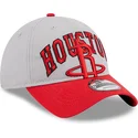 graue-und-rote-verstellbare-curved-cap-9twenty-tip-off-2023-der-houston-rockets-nba-von-new-era