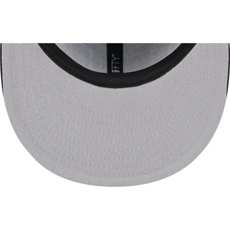 schwarze-flache-snapback-kappe-9fifty-tip-off-2023-der-milwaukee-bucks-nba-von-new-era