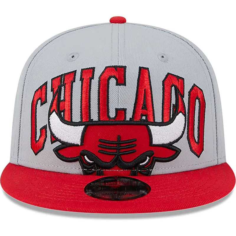 graue-und-rote-flatcap-snapback-9fifty-tip-off-2023-von-chicago-bulls-nba-von-new-era