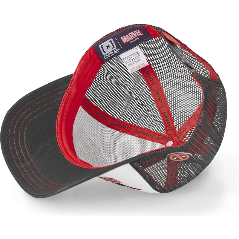mutzen-gebogen-schwarz-snapback-deadpool-marvel-comics-von-capslab mutzen-gebogen-schwarz-snapback-deadpool-marvel-comics-von-capslab