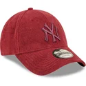 rote-verstellbare-kappe-mit-gebogenem-schirm-und-rotem-logo-9forty-towelling-der-new-york-yankees-mlb-von-new-era