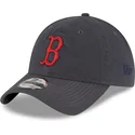 grau-gebogener-verstellbarer-hut-mit-rotem-logo-9twenty-core-classic-von-boston-red-sox-mlb-von-new-era