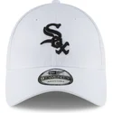 verstellbare-weisse-curved-cap-mit-schwarzem-logo-9twenty-core-classic-der-chicago-white-sox-mlb-von-new-era