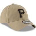 braune-verstellbare-curved-cap-mit-schwarzem-logo-9twenty-core-classic-der-pittsburgh-pirates-mlb-von-new-era