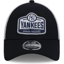 new-era-new-york-yankees-mlb-9forty-stretch-snap-tab-trucker-cap-in-marineblau-und-weiss