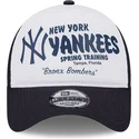 new-era-new-york-yankees-mlb-9forty-a-frame-team-trucker-cap-in-weiss-und-marineblau