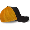 schwarze-und-orangefarbene-9forty-a-frame-patch-front-trucker-kappe-von-mclaren-racing-formula-1-von-new-era