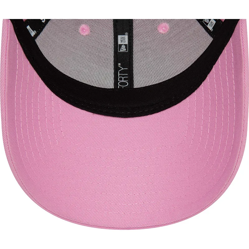 mutzen-gebogen-rosa-verstellbares-band-9forty-seasonal-der-mclaren-racing-formula-1-von-new-era