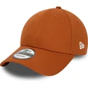 9forty-essential-verstellbare-braune-curved-cap-von-new-era