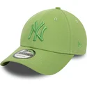 mutzen-gebogen-grun-verstellbares-band-9forty-league-essential-der-new-york-yankees-mlb-von-new-era