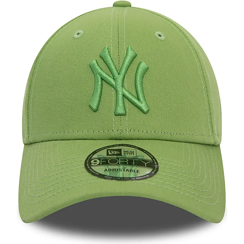 mutzen-gebogen-grun-verstellbares-band-9forty-league-essential-der-new-york-yankees-mlb-von-new-era
