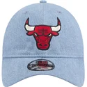 blaue-gebogene-verstellbare-kappe-9twenty-washed-denim-der-chicago-bulls-nba-von-new-era