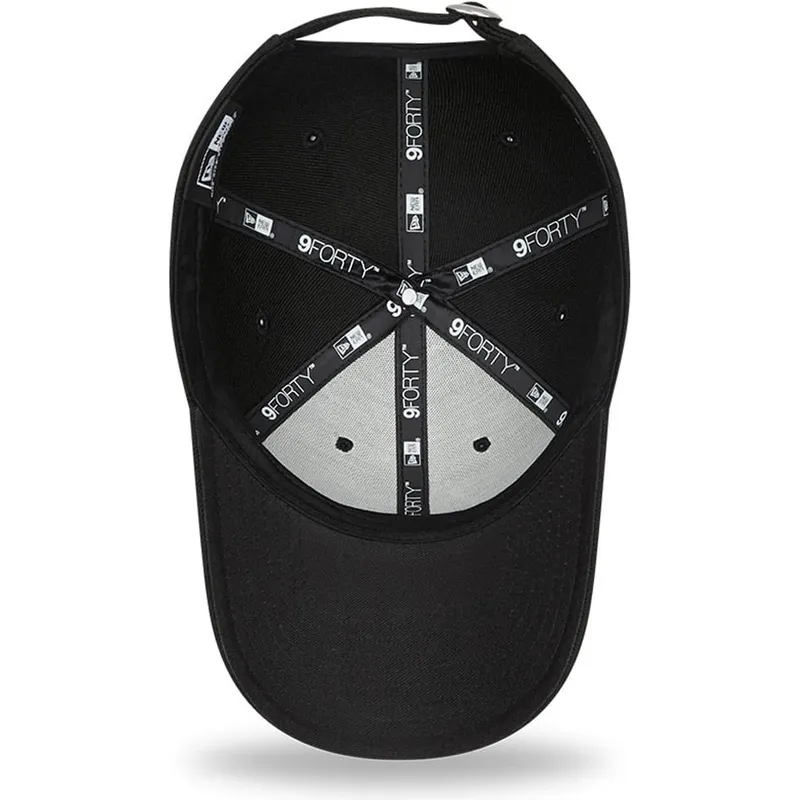 schwarze-verstellbare-curved-cap-mit-schwarzem-logo-9forty-pop-outline-der-new-york-yankees-mlb-von-new-era