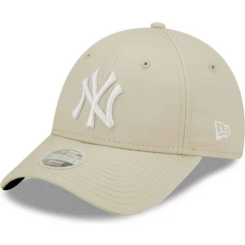 Beige verstellbare Damenkappe 9FORTY League Essential der New York Yankees MLB von New Era