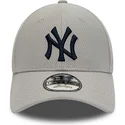 verstellbare-graue-kappe-mit-gebogenem-schirm-und-marineblauem-logo-9forty-diamond-era-essential-der-new-york-yankees-mlb-von-ne
