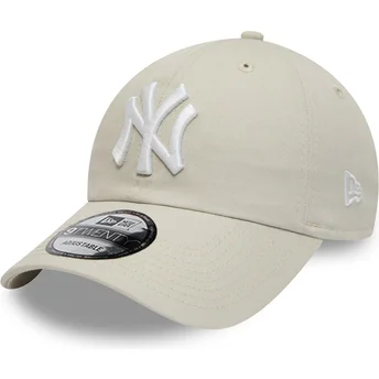 Verstellbare beige 9TWENTY League Essential Kappe mit gebogenem Schirm der New York Yankees MLB von New Era